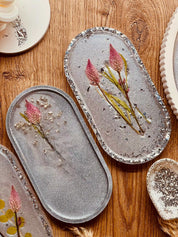 Ovale Schmuckschalen mit Blumen aus der Brautstrauß Konservierung und silber