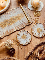 Weißes Resin Tablett und 2 Untersetzer mit goldenen 3D Details als handgemachte Unikate