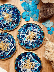4 Untersetzer aus Resin in Blau Weiß mit goldenen Details handgemacht und einzigartig
