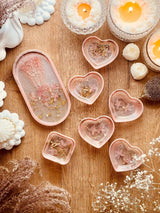 Schmuckschalen aus Resin in Korall mit Gold und getrockneten Rhododendron Blüten