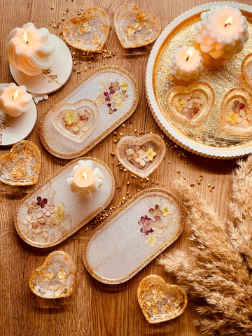 Resin jewelery bowls in white with gold and flowers