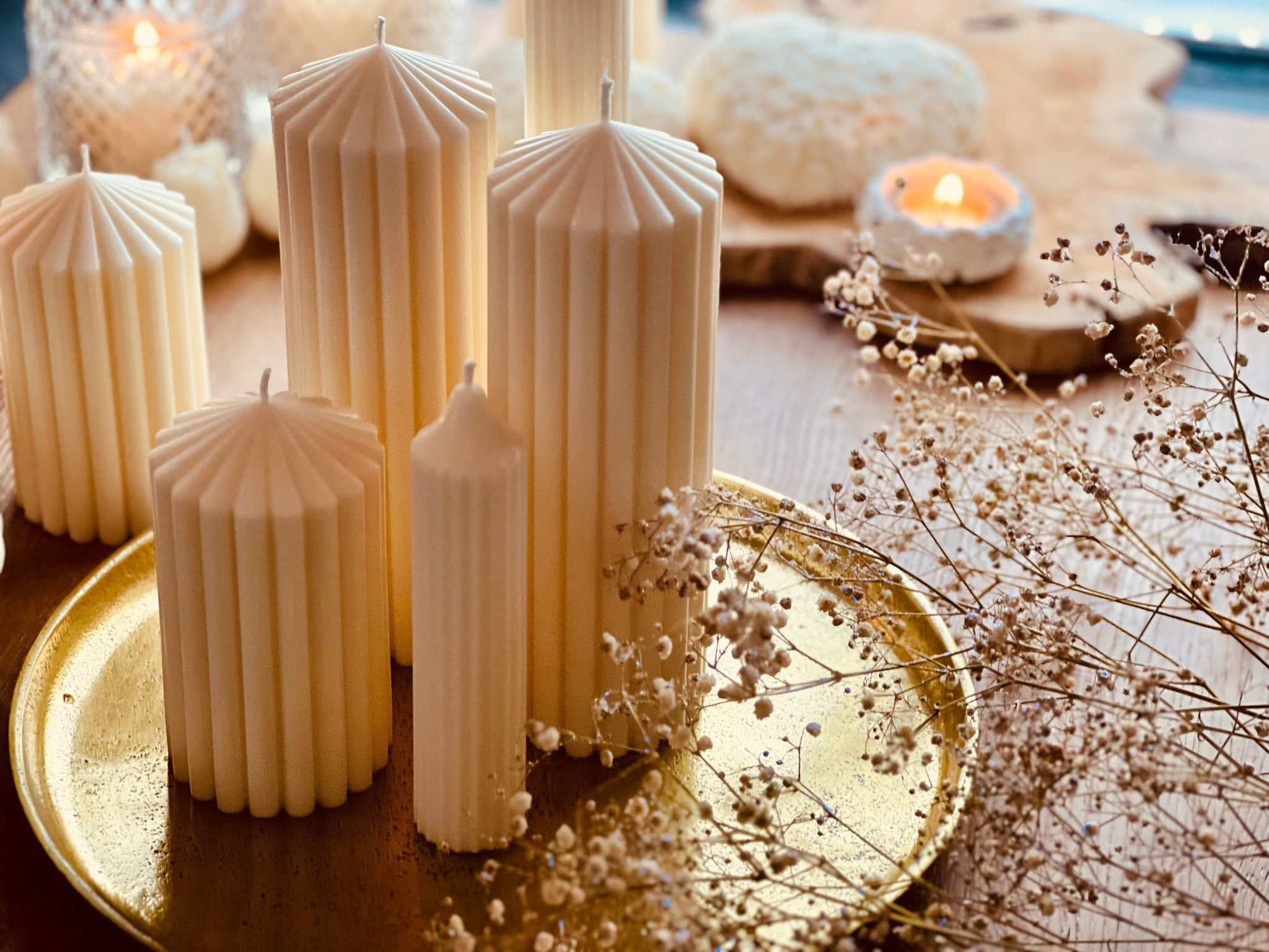 Vegane Rapswachskerze in besonderem Design, handgemacht und ideal als nachhaltiges Geschenk oder modernes Wohn-Accessoire.

Einzigartige Rapswachskerze in kreativer Form – handgegossen und ideal als nachhaltiges Geschenk oder Dekoration.
