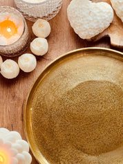 rundes goldenes Metalltablett The low als stilvolle Dekoration und Geschenkidee