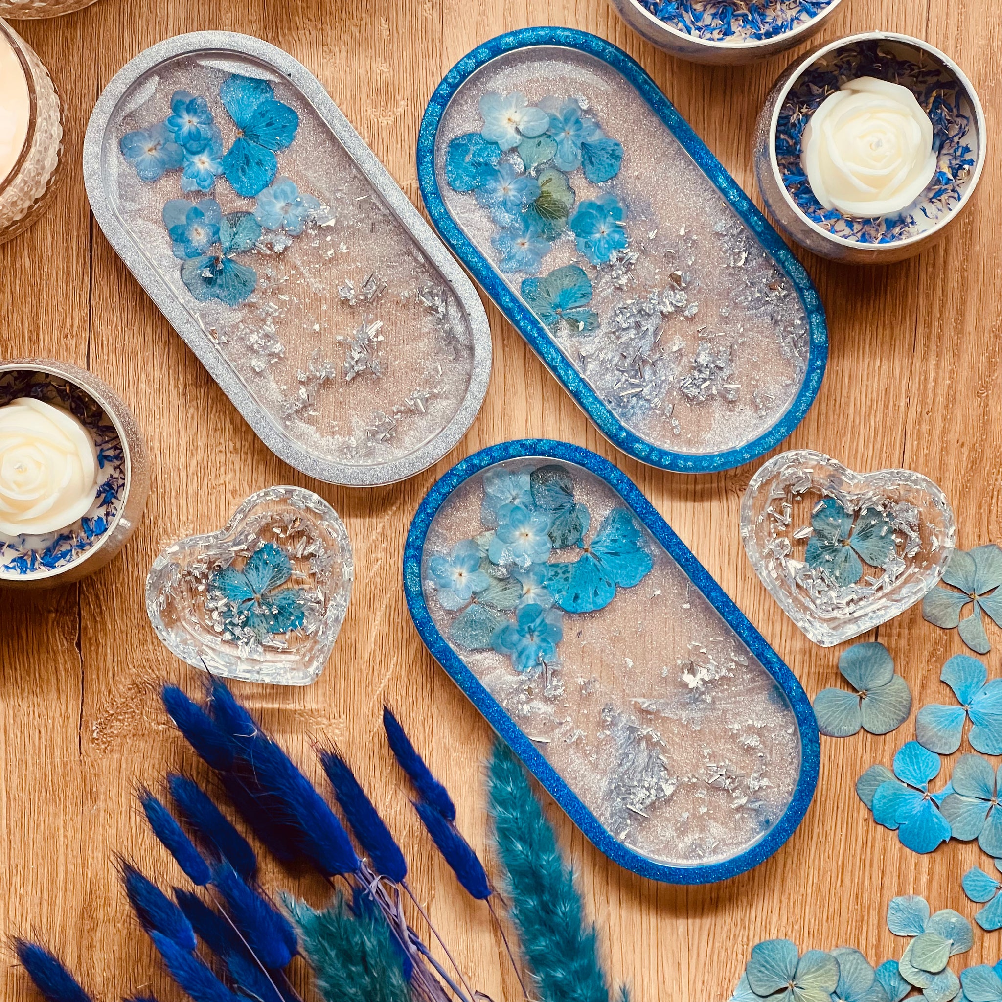 Resin jewelery bowls in blue with silver and flowers